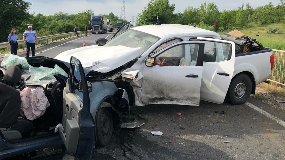Accident mortal în Teleorman. Două persoane au murit pe loc, iar mașinile s-au făcut praf