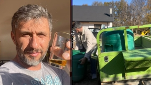 Ce băutură tradițională prepară Dragoș Bucur la țară. Actorul și Dana Nălbaru locuiesc într-un sat din Argeș: ”La oraș se bea Prosecco, coniac și alte fițe”