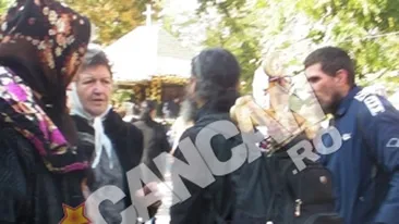 VIDEO Aparitie misterioasa la moastele Sf.  Nectarie! Le-a dat sa pupe crucea, dar nu era ce a crezut toata lumea ca e!