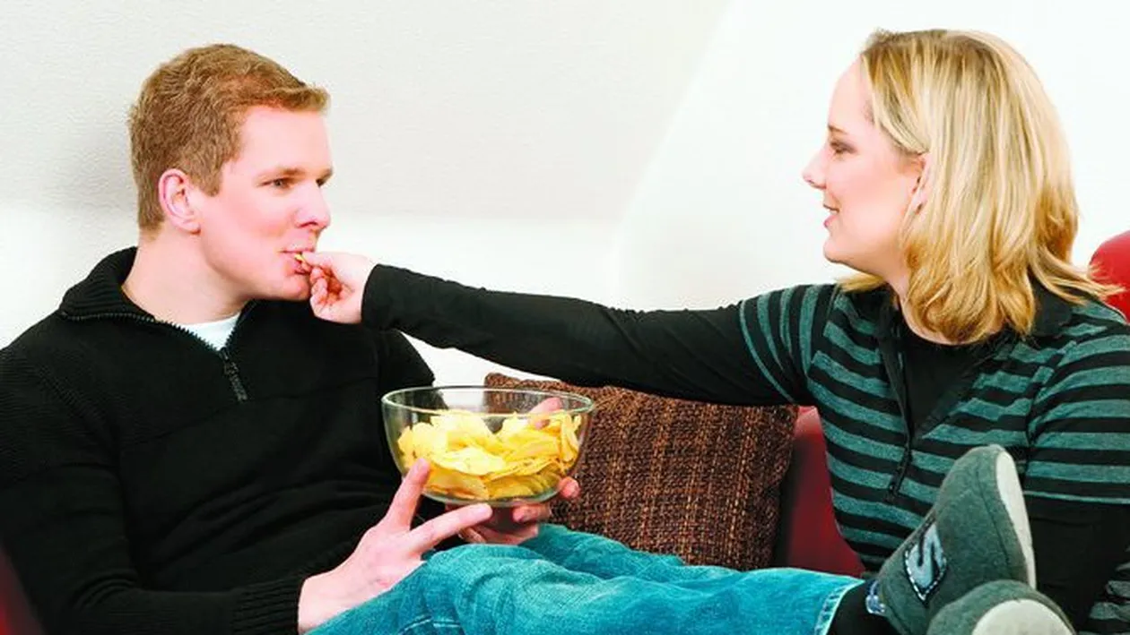 Hamburgerii si chipsurile se scumpesc