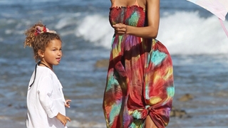 Halle Berry si-a invatat fiica sa ridice zmee