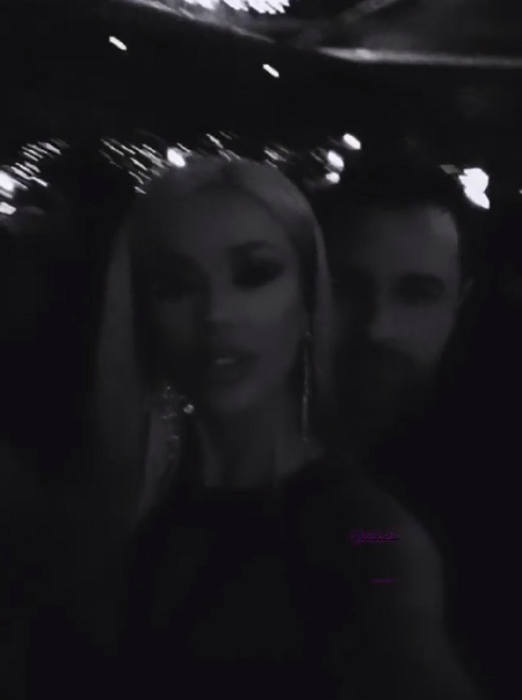 Bianca Drăgușanu și Alex Bodi, săruturi și atingeri fierbinți în public. Avem imaginile cu cei doi