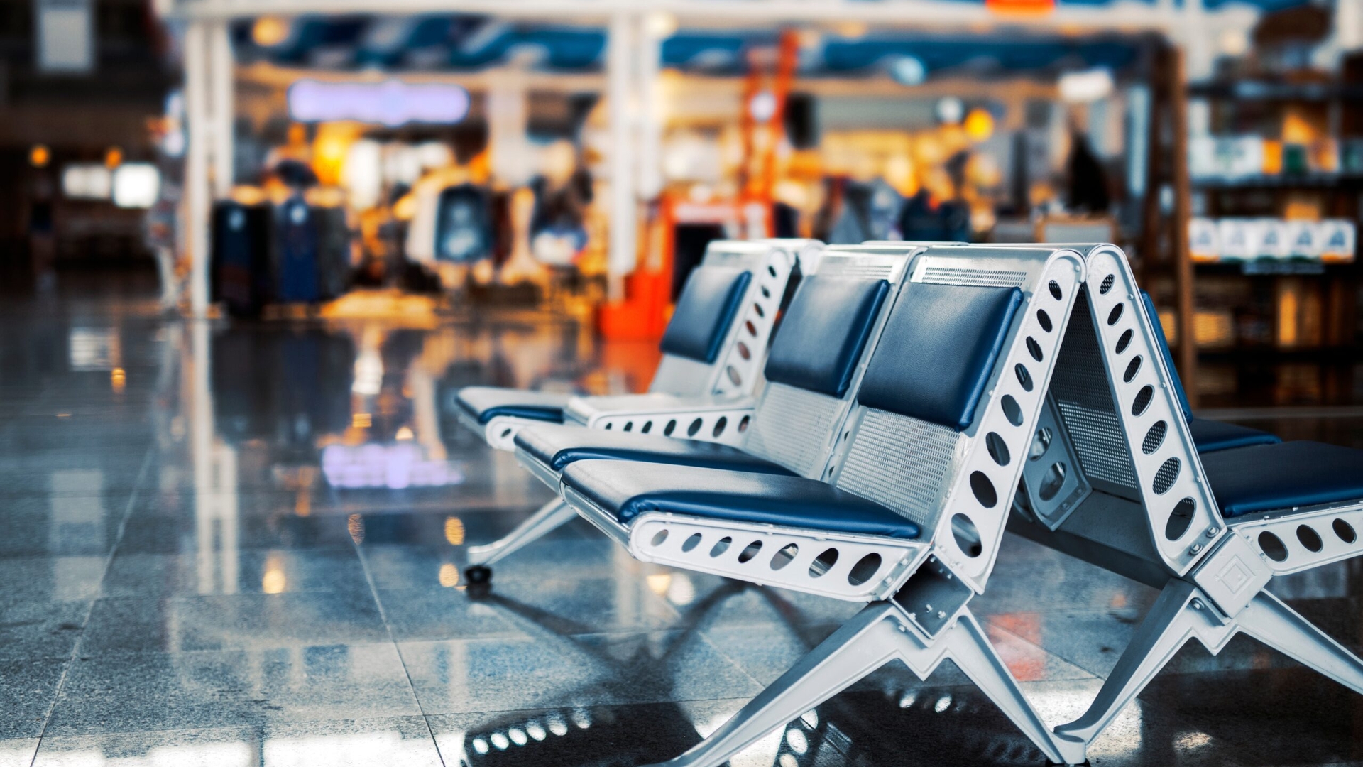Primele victime ale scumpirii kerosenului. O importantă companie aeriană anunță că anulează toate zborurile și își închide toate operațiunile