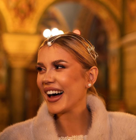 Emily Burghelea, primele declarații după ce s-a căsătorit: "Îl țineam de mână pe iubitul meu și parcă deveneam unul și același" 