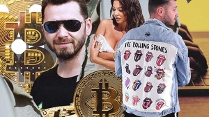 Ce îi așteaptă în America pe „Regele criptomonedelor” și pe fosta bombă sexy a anilor 2000