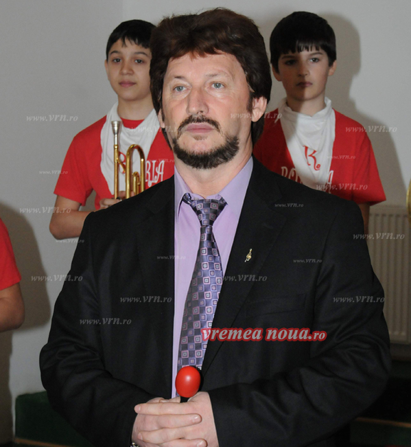 FOTO. Lacrimi și durere. Romeo Tâlmaciu a fost înmormântat. Soția regretatului profesor a leșinat!