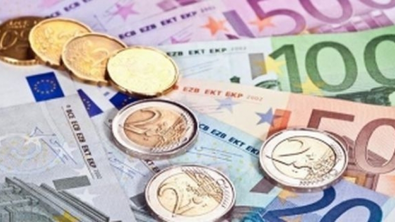 Veste catastrofală pentru români! La câți lei ar putea ajunge euro în următoarea perioadă