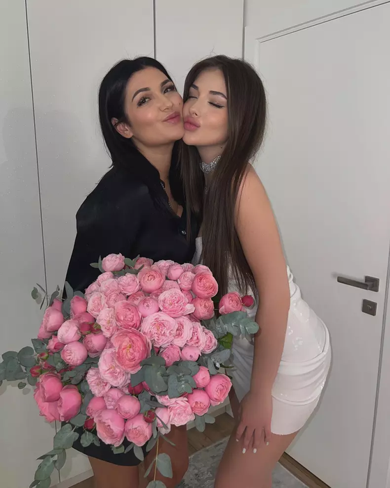 Poți să juri că sunt surori! Cum arată mama Andreei Bostănică? ”Mama Angela” e top