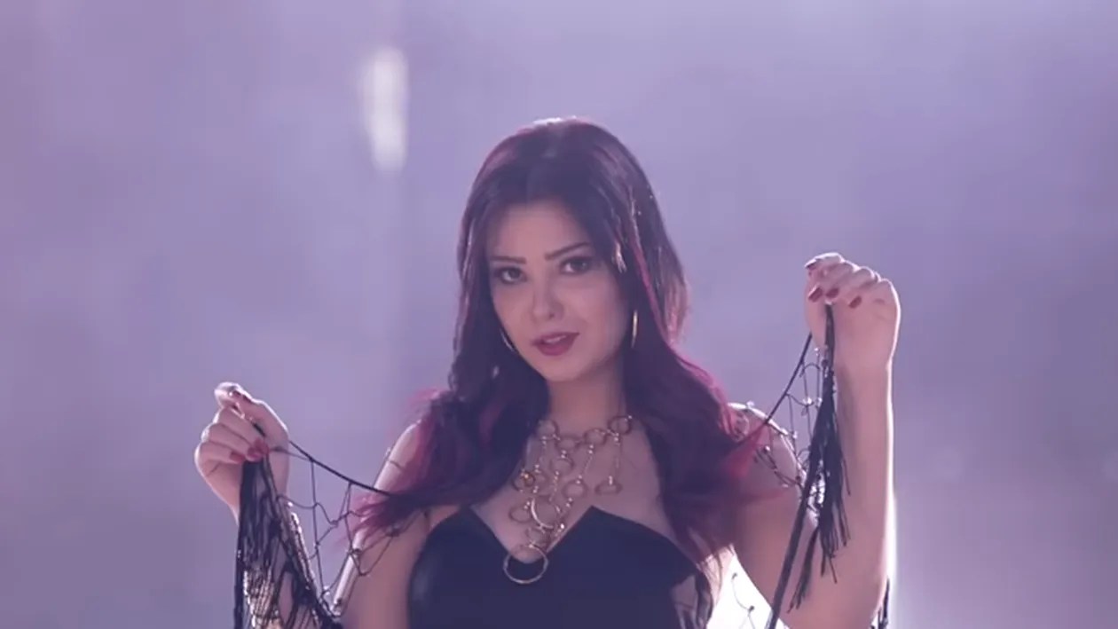 Scene fierbinţi în videoclipul unei cântăreţe celebre! Aceasta a fost arestată după ce... 