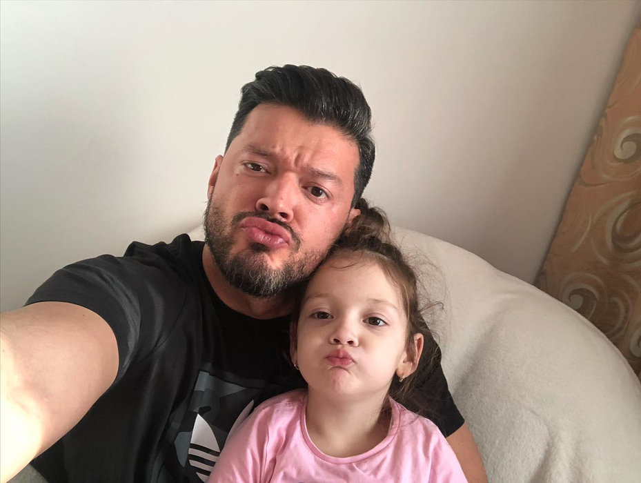 Victor Slav, dezvăluiri despre iubita pe care o ține ascunsă: “Suntem într-o relație de un an și patru luni”. Cum se înțelege Ela cu fiica fostului prezentator, Sofia