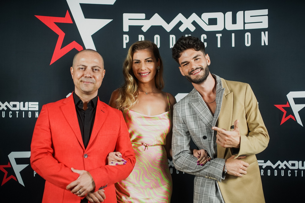 Edward Sanda a marcat lansarea primului său album printr-un concert live, pentru familie și prieteni
