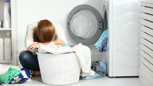 Un bărbat trebuie să-i plătească fostei soții despăgubiri pentru treburile casnice