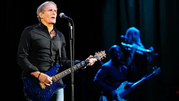 A plouat cu vedete la concertul lui Michael Bolton! Artistul si-a luat acasa “provizii” de zacusaca!