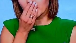 Să vezi și să nu crezi! Unei prezentatoare TV i-au căzut dinții în direct. VIDEO