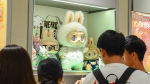 Noua ”religie” a generației Z dă toate brandurile peste cap! Ce își cumpără în 2025 consumatorii de TikTok