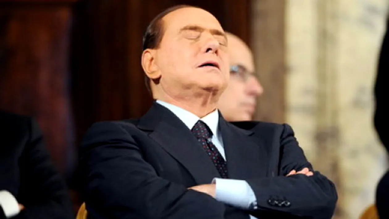 Berlusconi e nefericit si singur