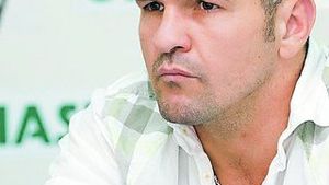 Doroftei cere daune de 500.000 lei barmanului care a afirmat ca a fost batut de el