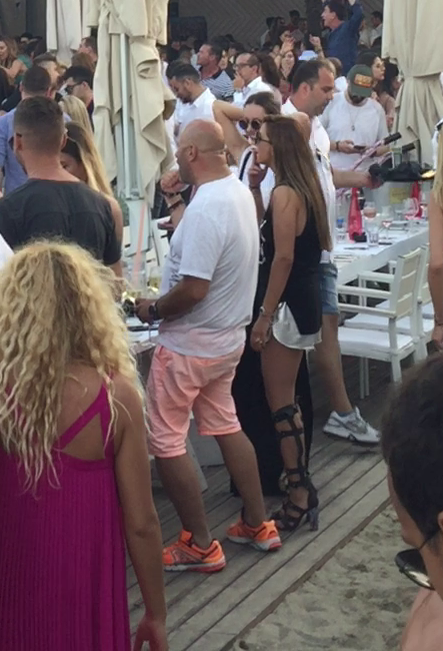 Cătălin Scărlătescu a flirtat cu două domnişoare în acealaşi timp, în Loft Mamaia