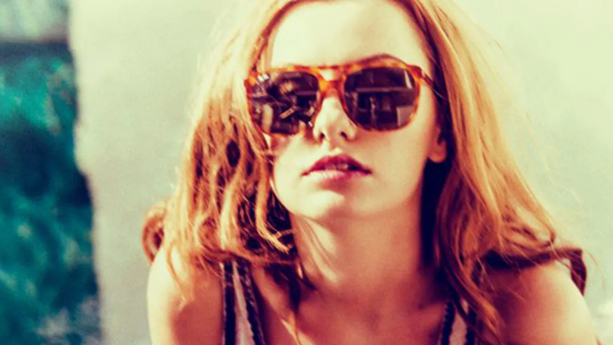 Alexandra Stan si-a lasat fanii cu gura cascata! Cand s-a aplecat pe balcon, i s-a ridicat fusta si i s-a vazut...