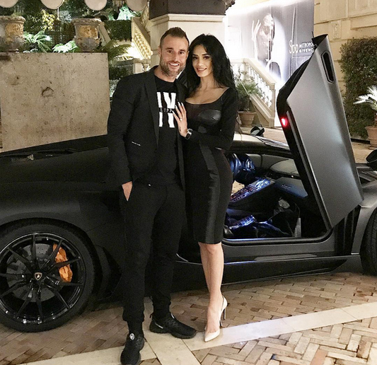 Cum l-a aşteptat ANDREEA SASU pe iubitul ei, PHILIPP PLEIN, de ziua lui! Fotografia din dormitor a stârnit imaginaţia bărbaţilor