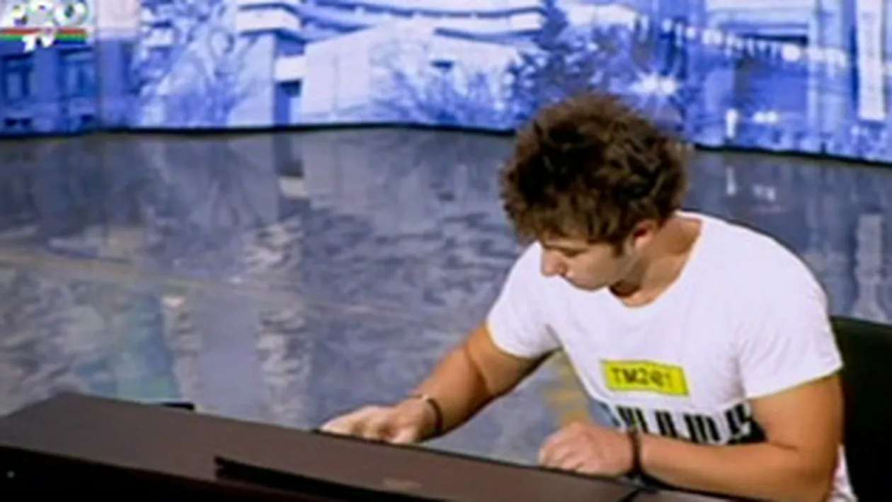 VIDEO Pustiul asta are talentul in degete! A cantat la pian o melodie de-a lui Eminem si a trecut testul Andrei la Romanii au talent