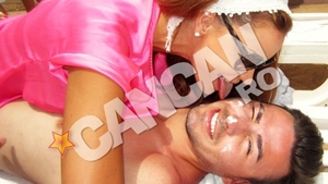 Scene "hot" pe plaja! Bianca l-a calarit jucausa pe iubitul infierbantat, iar apoi l-a lins! Cristea n-a lasat gestul nerasplatit!