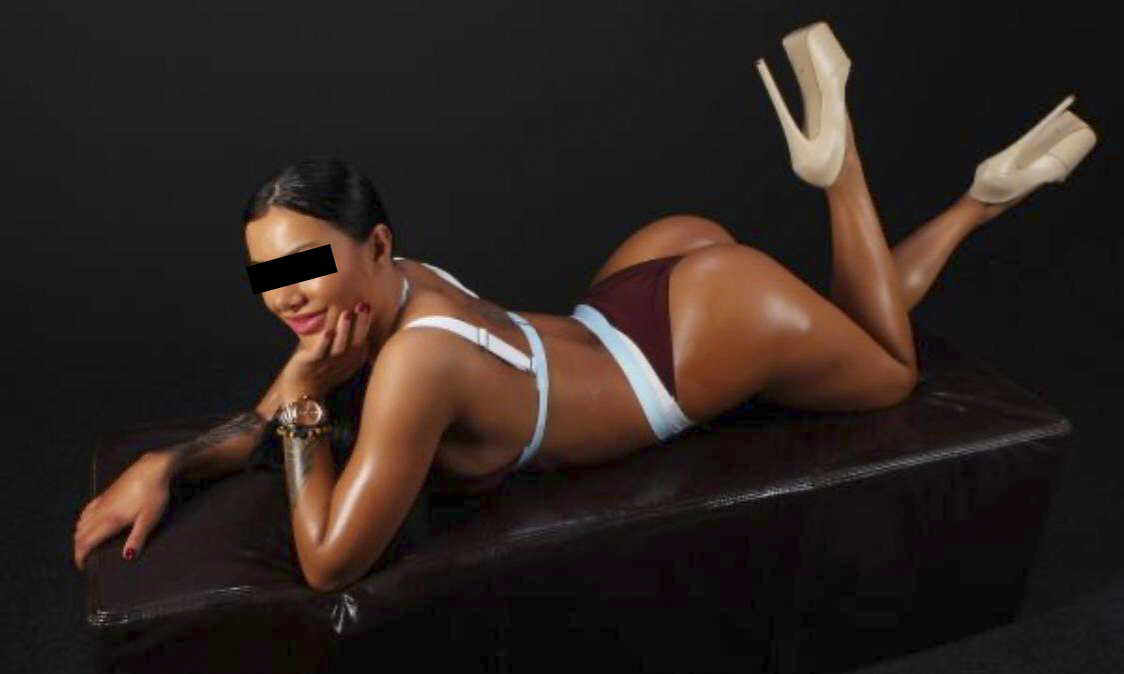 Sexy-dansatoarea maneliștilor
lucrează ca escortă în Elveția!
Nume de scenă: ”Scarlett”
Preț: 900 € pentru două ore