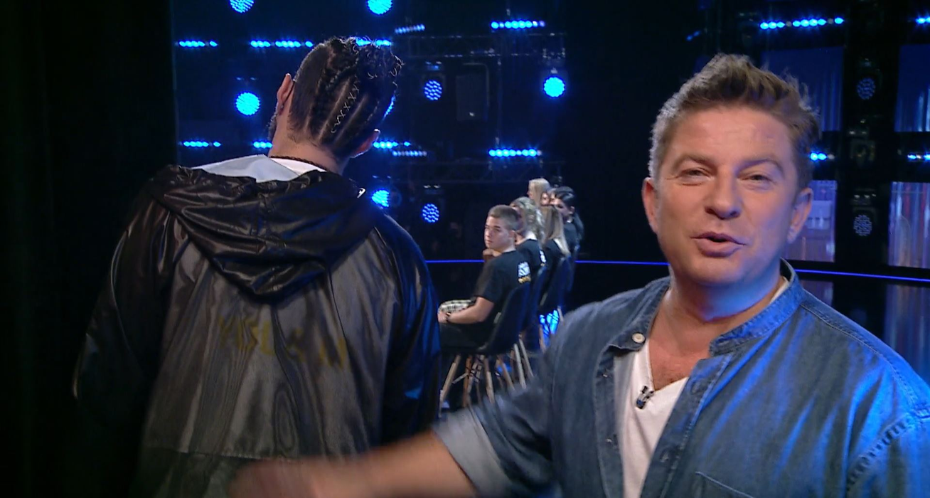 Smiley are un “viciu blând”, dar cu efecte periculoase. Pavel Bartoș l-a dat de gol în timpul filmărilor pentru Românii au Talent: “De-aia nu-mi iese mie hipnoza cu el” | VIDEO