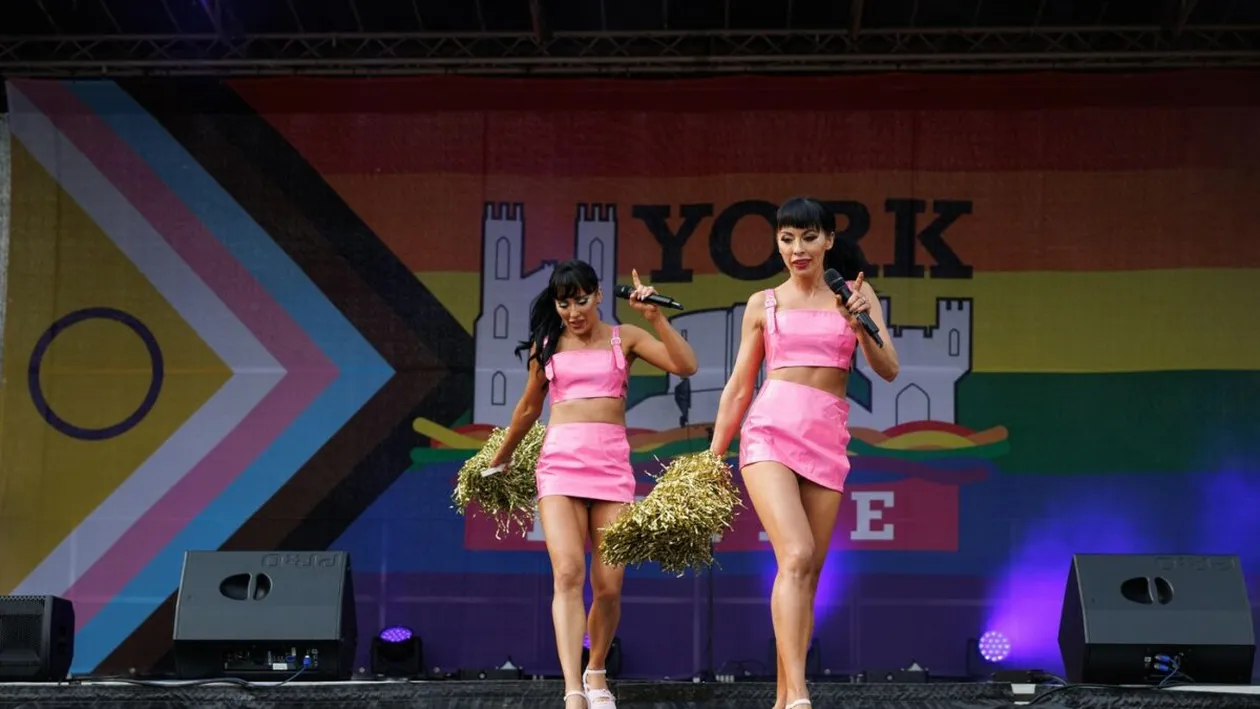 Le mai ții minte pe Cheeky Girls?! Ce au ajuns să facă acum, la 43 de ani