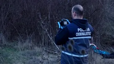 Descoperire macabră lângă Bârlad. Un bărbat care își plimba câinele a găsit, sub un pod, un sac cu oase umane