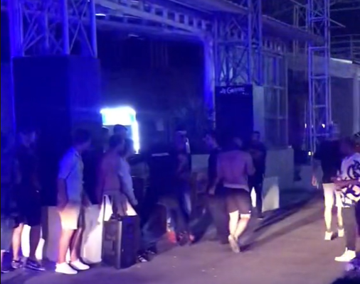 Gălăgia la ore târzii se plătește. După ce au sfidat poliția, zeci de tineri s-au trezit cu mascații peste ei