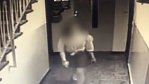 Agresorul sexual din scara blocului, reținut 24 de ore! A acostat o tânără în vârstă de 17 ani și...