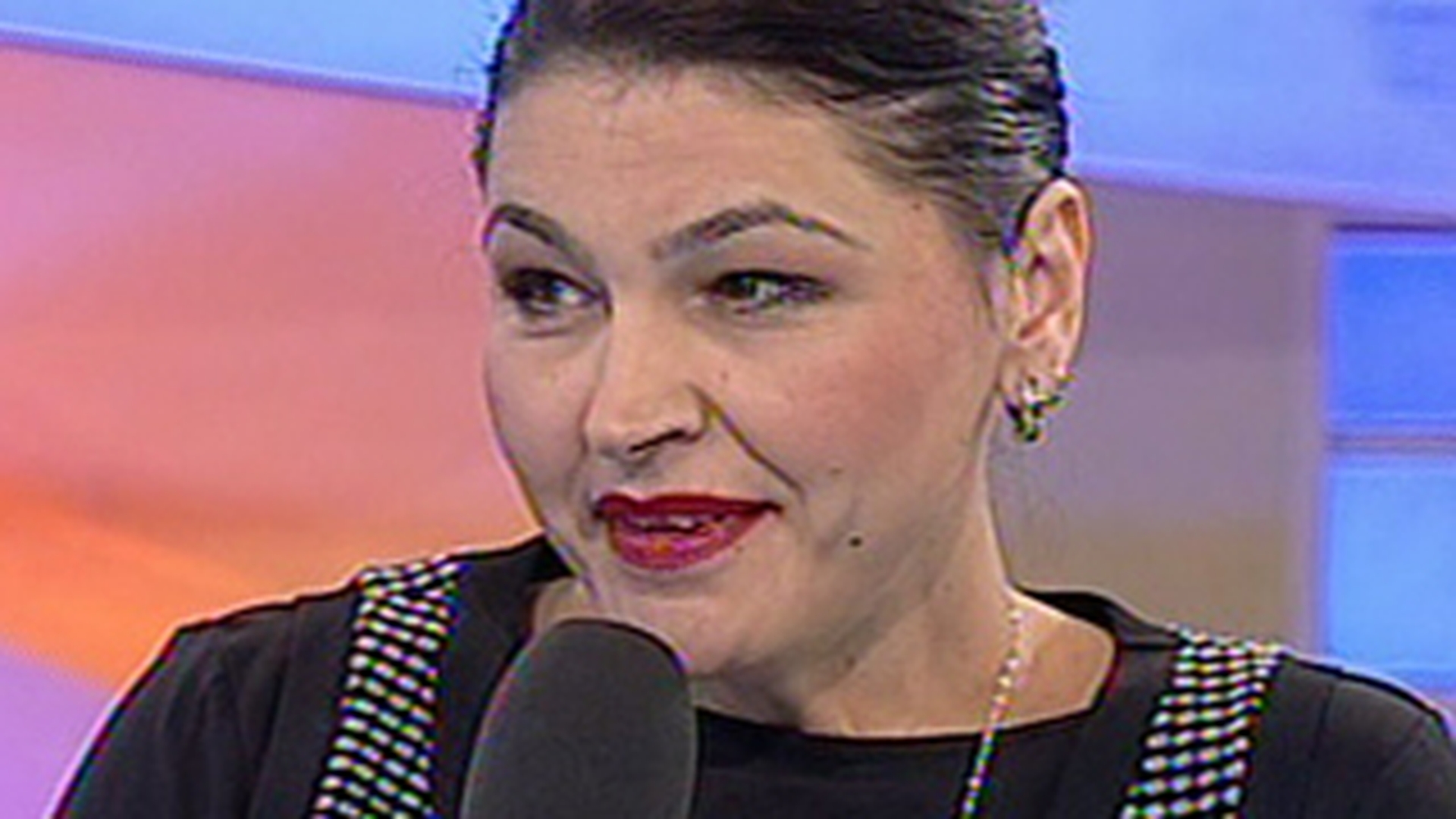 Liceul Jean Monnet, iar in centrul atentiei! "Fata care a furat telefoane in club nu este la prima abatere! Urmeaza sa fie exmatriculata si sa piarda anul scolar"