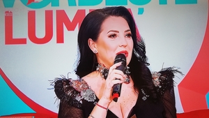 Familia atipică a Angelei Rusu! E însărcinată la 46 de ani, are un frățior de 3 ani, iar mama ei vitregă e cu 13 ani mai mică decât ea