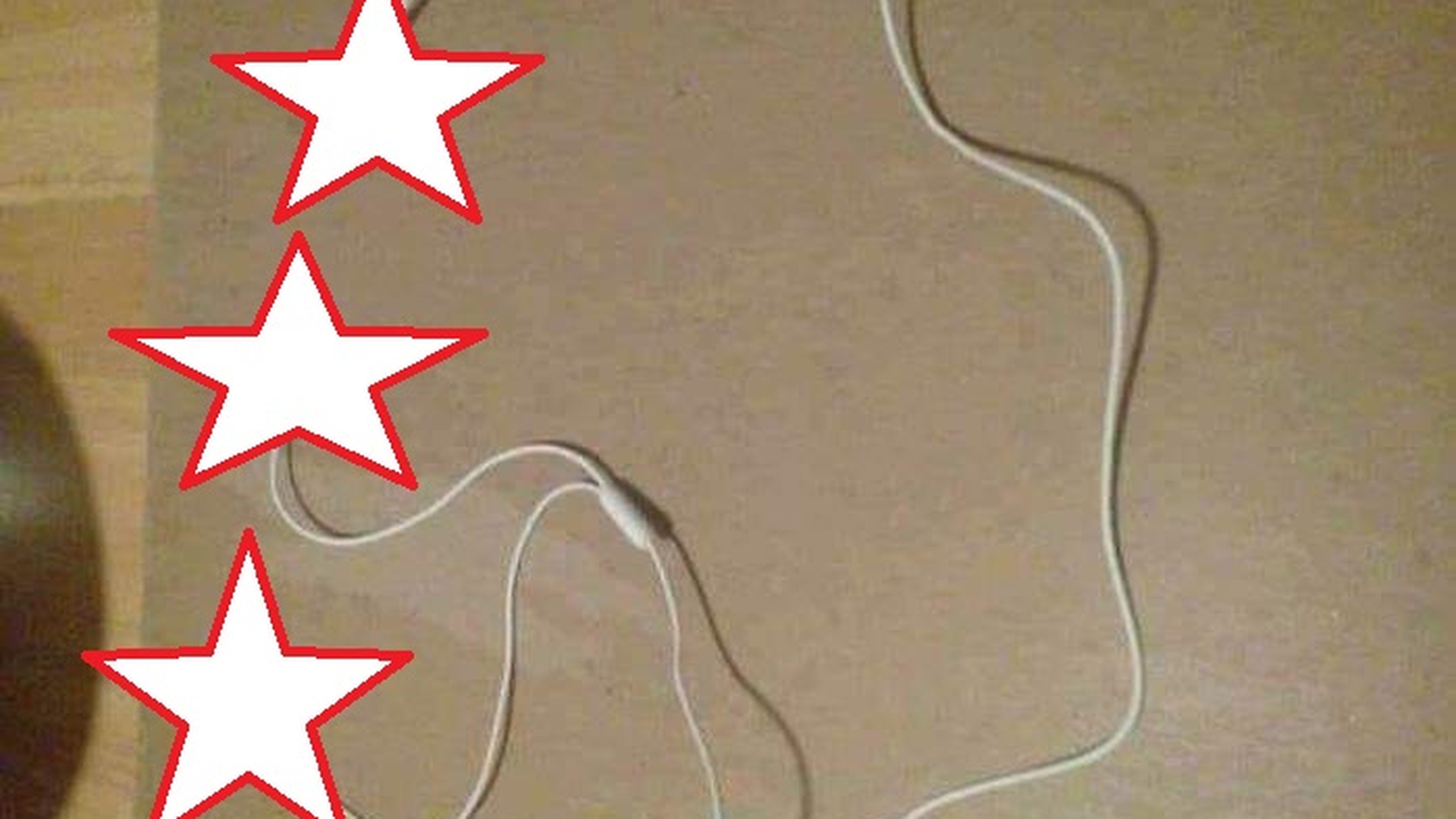 Poza cu această pereche de căști a creat isterie pe Internet! A fost cumpărată de un tânăr din Iași de pe un site preferat de români
