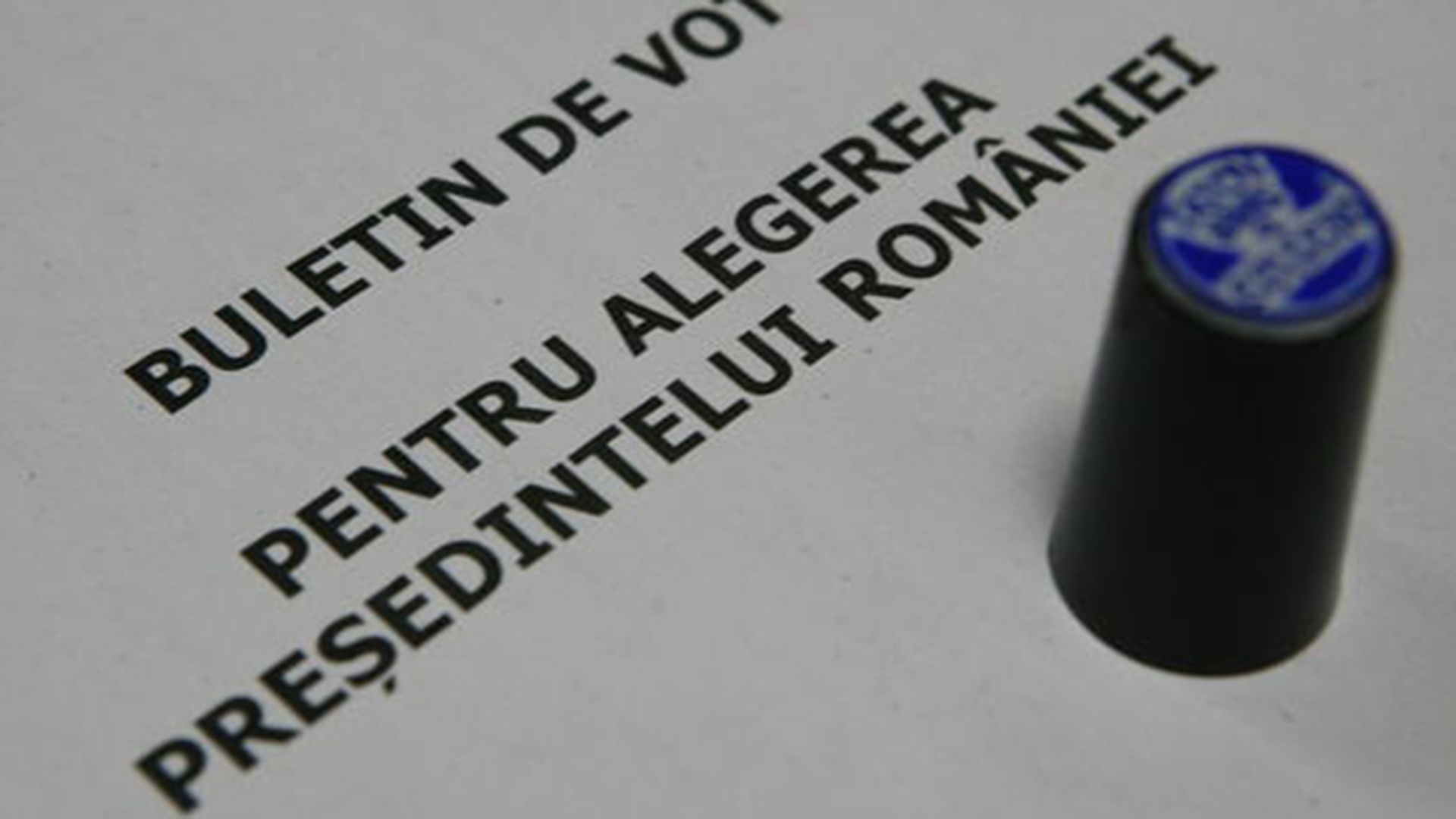 ALEGERI PREZIDENTIALE, turul II: S-au deschis sectiile de votare! Peste 18 milioane de romani sunt asteptati la urne
