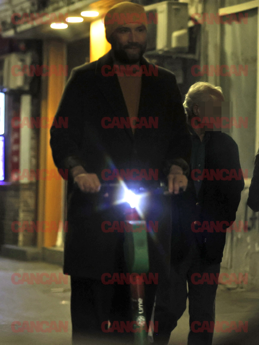 Mihai Bendeac, cu trotineta din dotare / (Sursa: CANCAN.RO)