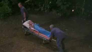 Panica la Sunt celebru, scoate-ma de aici I s-a facut rau iar medicii au scos-o din tabara pe targa