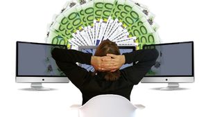 Statul acordă 1.000 de euro, lunar. Ce persoane pot beneficia de acest sprijin financiar