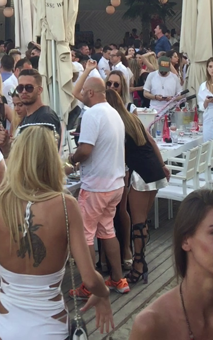 Cătălin Scărlătescu a flirtat cu două domnişoare în acealaşi timp, în Loft Mamaia