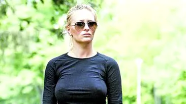 Deliei ii place sa alerge fara sutien!