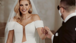 Emily Burghelea, ţinută bizară la nuntă. Cum a apărut blondina în toiul petrecerii