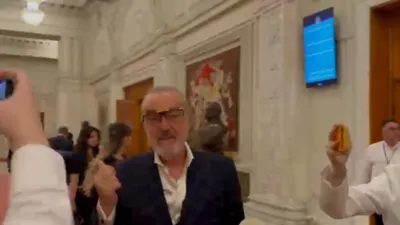 Gigi Becali a mers în Parlament pentru votul Guvernului Veștea cu o altă variantă de premier: „Asumă-ți”