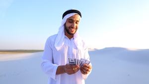 Cum a păcălit un fals prinț moștenitor al Dubaiului o femeie de afaceri din România cu 2,5 milioane de dolari. A durat doi ani