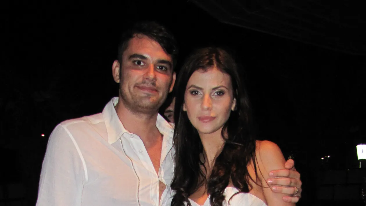 Nu este pregatita pentru un bebe, dar are grija de sase copii adoptati. Vezi cum se descurca Roxana Ilie in postura de mama!