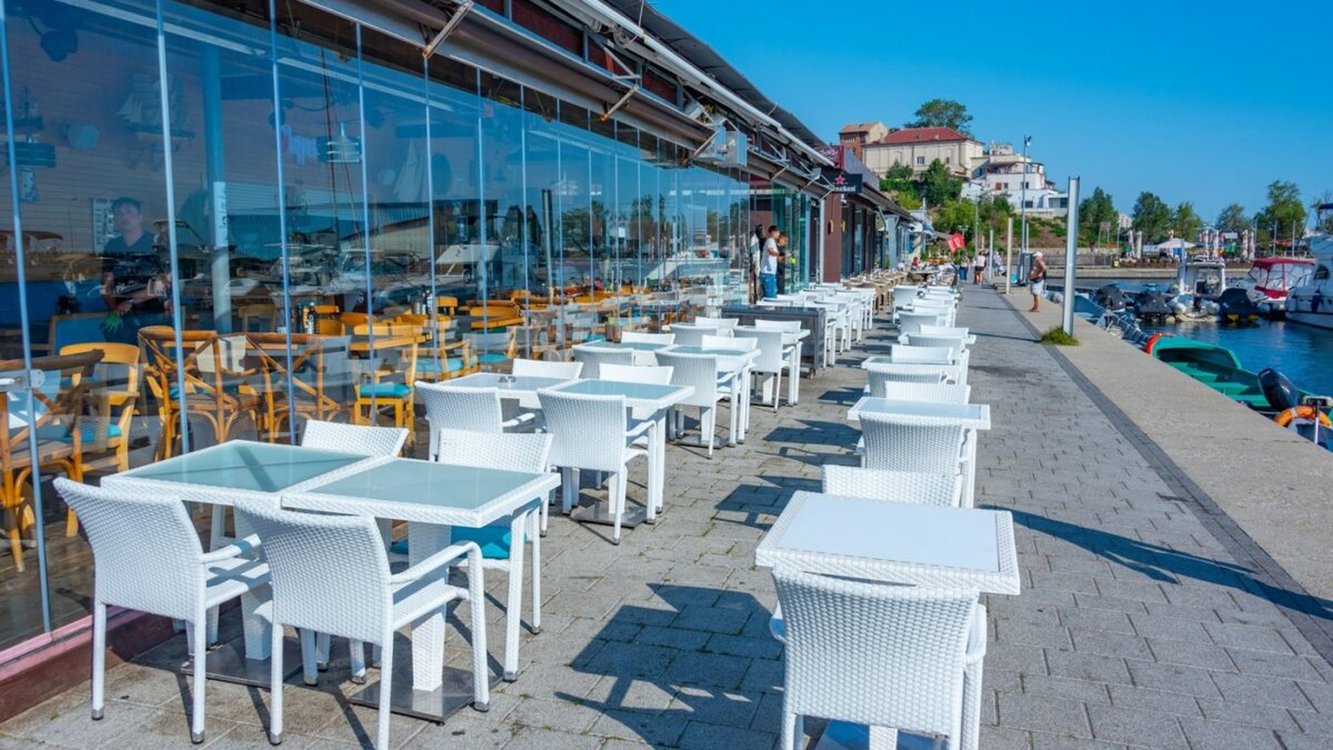 NU E BANC! Cât costă o porție de tagliatelle cu creveți și o apă la restaurantele din Portul Tomis