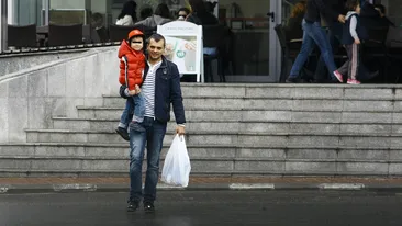 Mihai isi ia din ce in ce mai in serios rolul de tata pentru copiii lui Prigoana! Mihaita radiaza in preajma iubitului lui Bahmu!