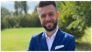 Prima TV va avea matinal. Daniel Osmanovici este unul dintre prezentatori