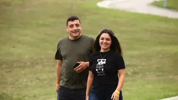 Obicei bizar la nunta lui George Simion cu Ilinca Munteanu! Rar s-a mai auzit aşa ceva: O să fie expusă pe gard