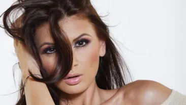 Adio, doliu si suferinta! Ramona Gabor a revenit la tinute sexy si transparente si o tine din petrecere in petrecere